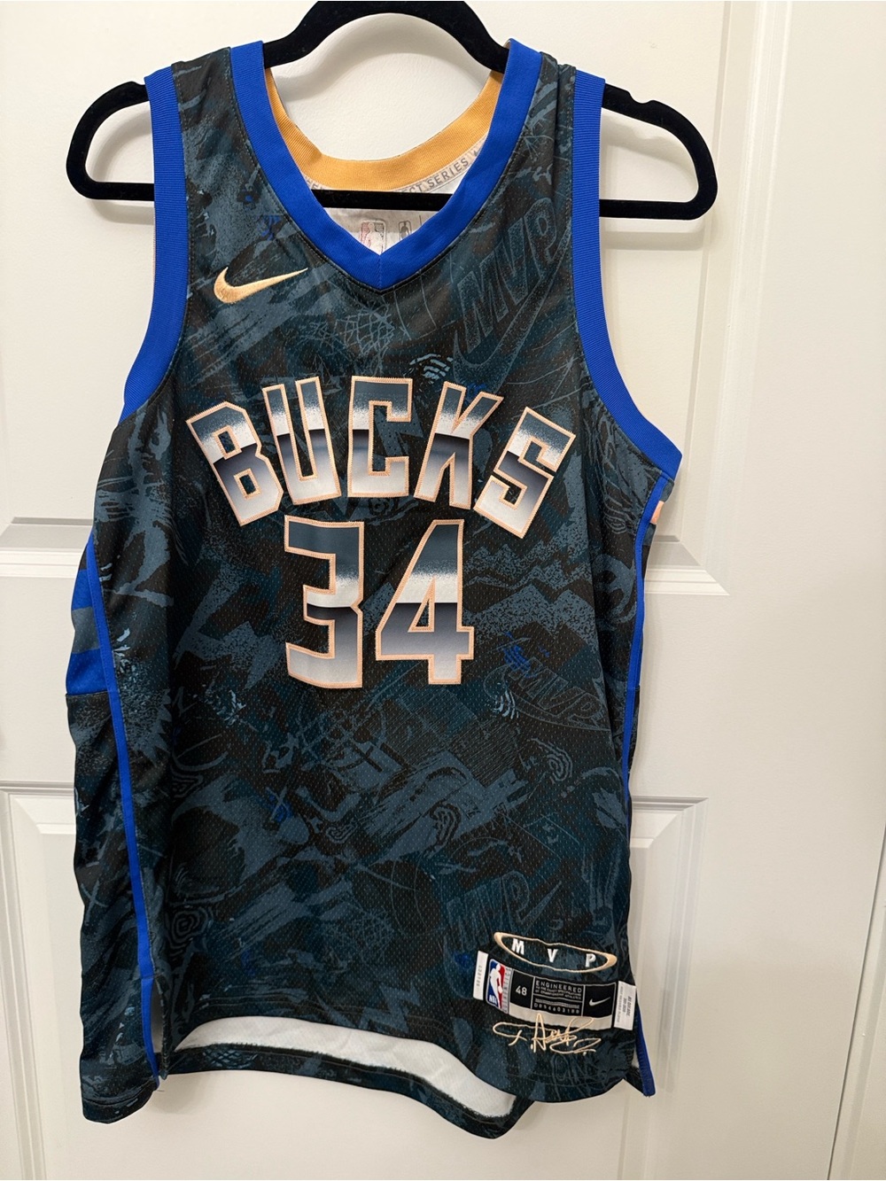 Nike Milwaukee Bucks Select Series Giannis #34